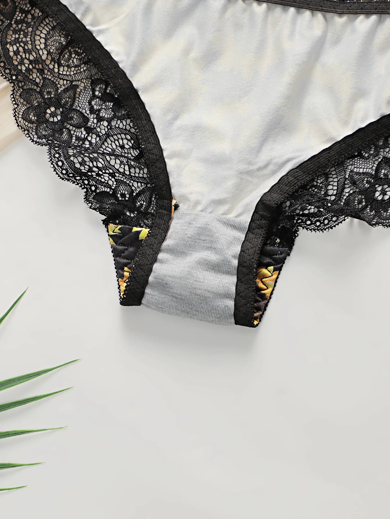 Chrysanthemum pattern push up bra and panties set