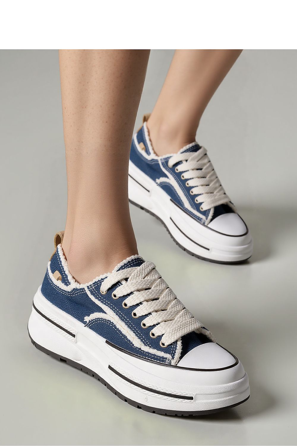 Sport Shoes model 210235 Inello