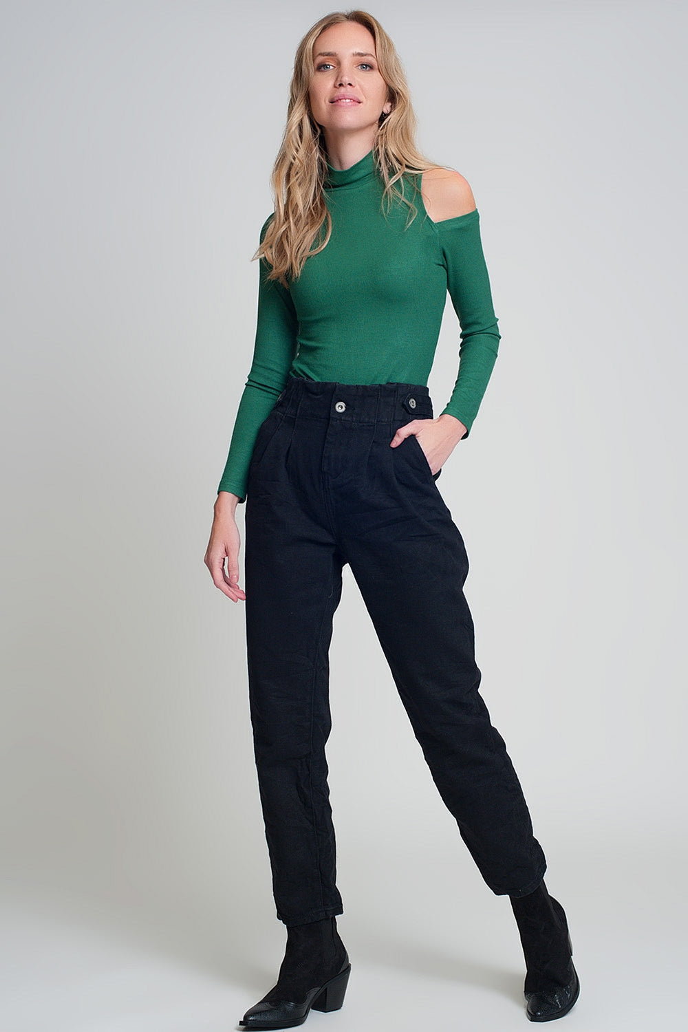 Jeans with paper bag waist and button details in blackJeans