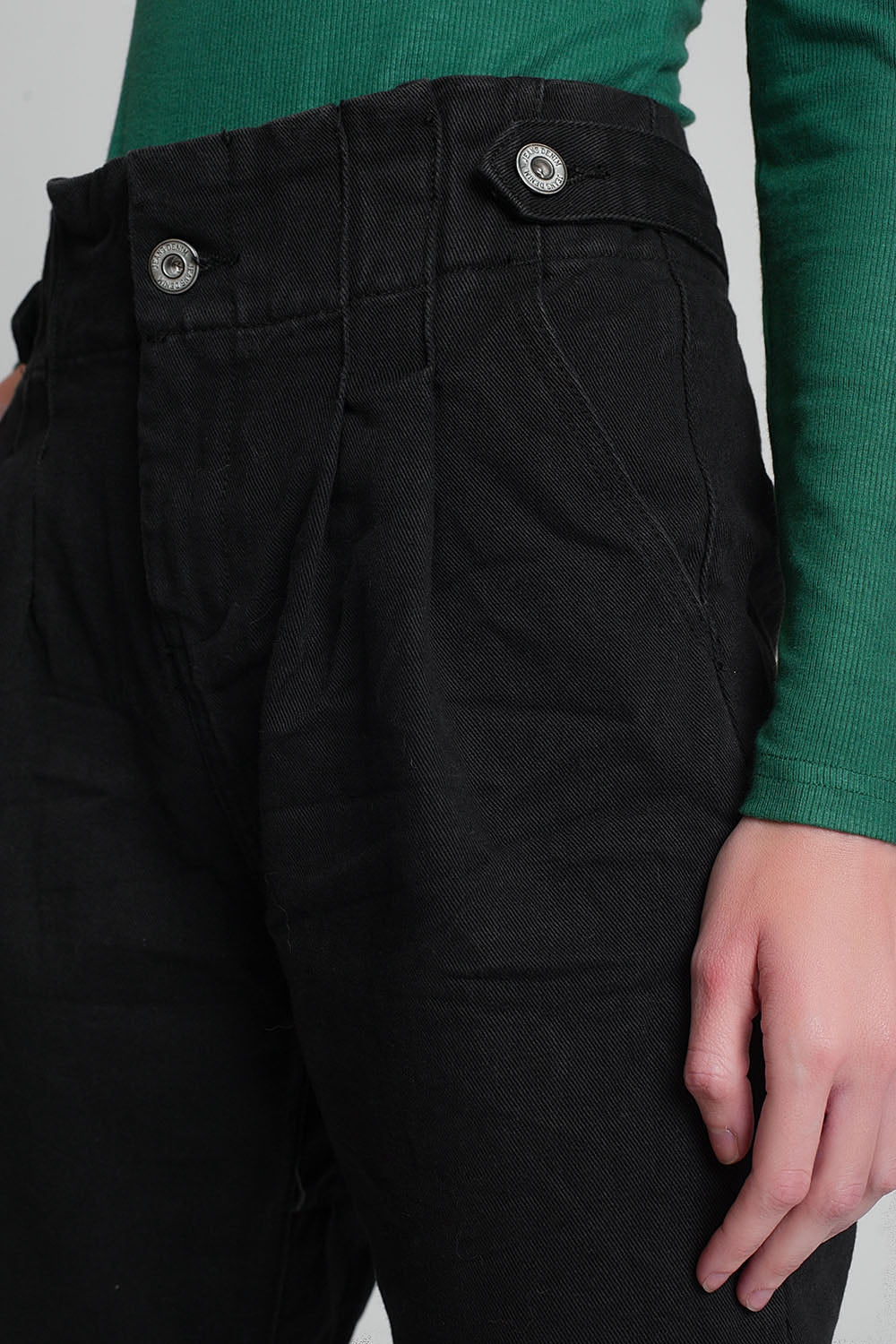 Jeans with paper bag waist and button details in blackJeans