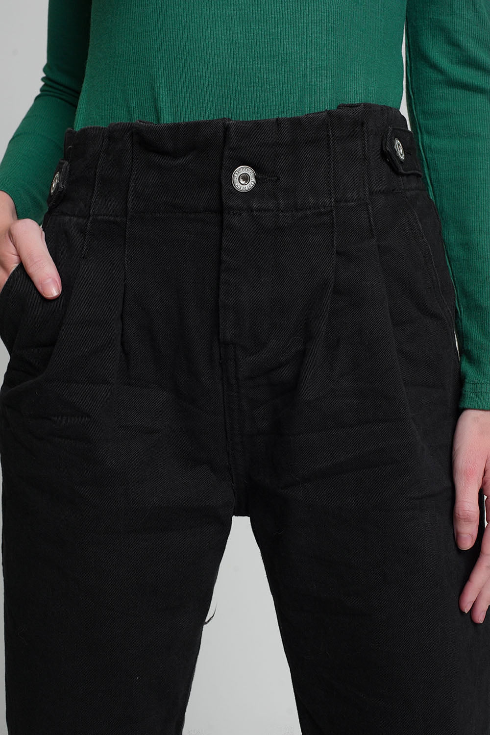 Jeans with paper bag waist and button details in blackJeans