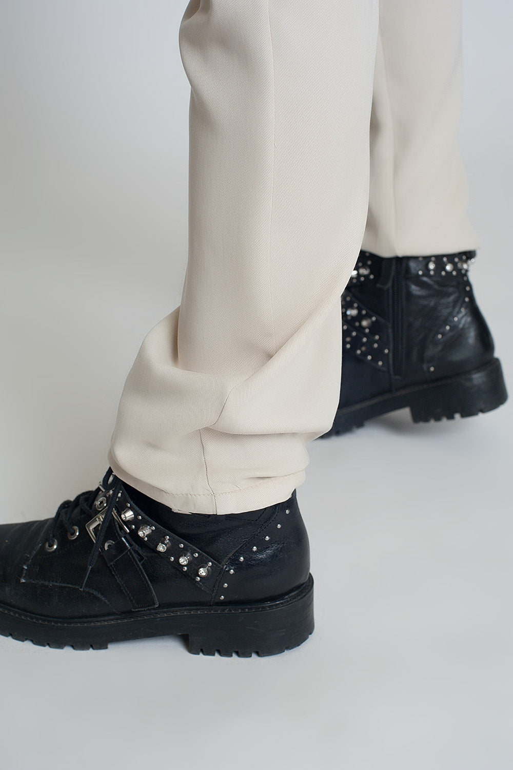Lightweight Pants with tie waist in beigePants