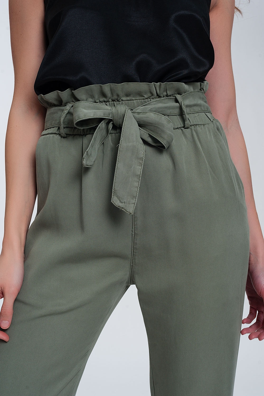 Pants with tie waist in greenPants