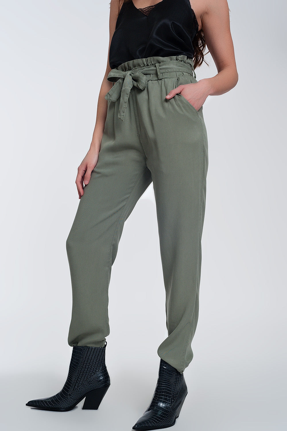 Pants with tie waist in greenPants