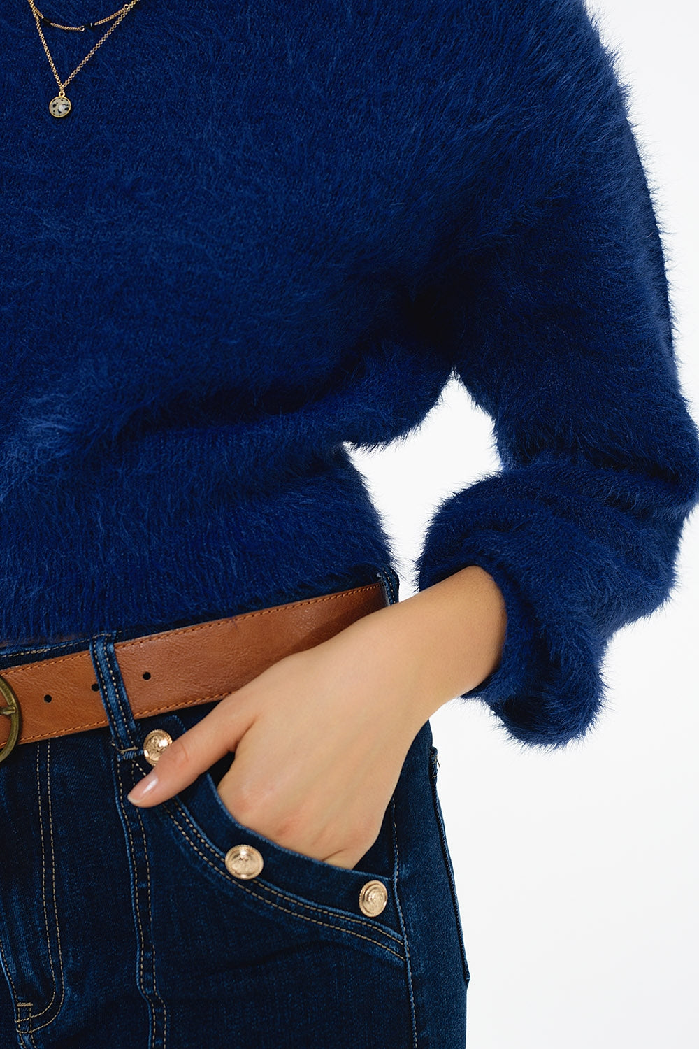 cropped fluffy sweater in navy blue fitted at the waist