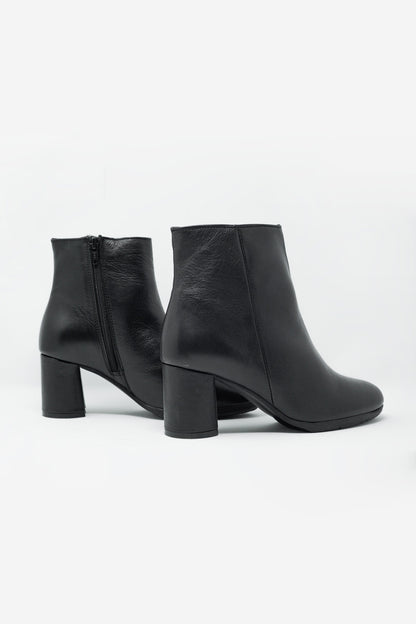 black blocked mid heeled ankle boots with round toeShoes