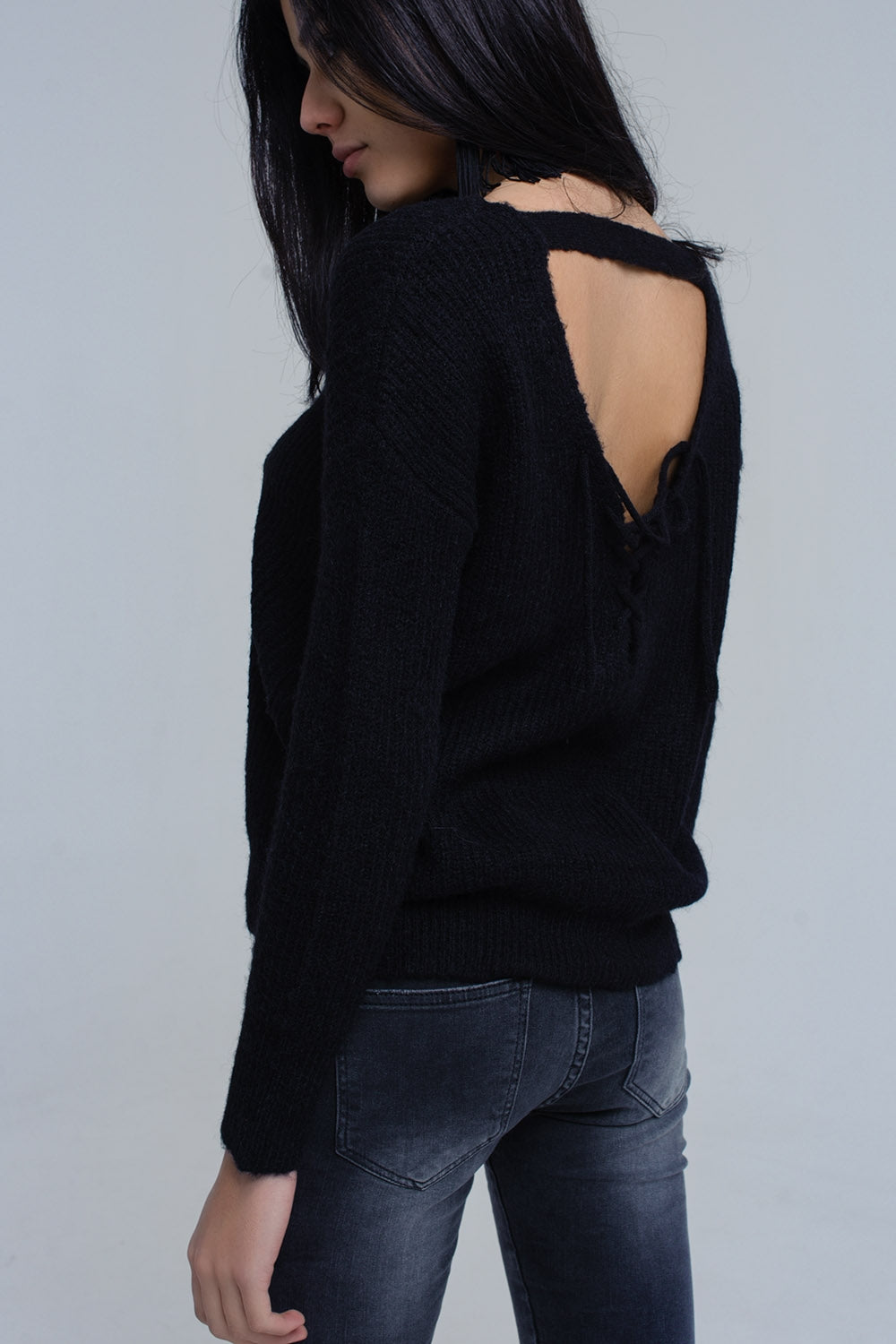 Q2 Black knitted sweater with tie-back closure