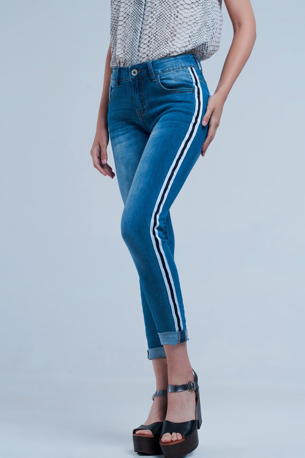 Q2 Denim jeans with crinkled legs and side stripe