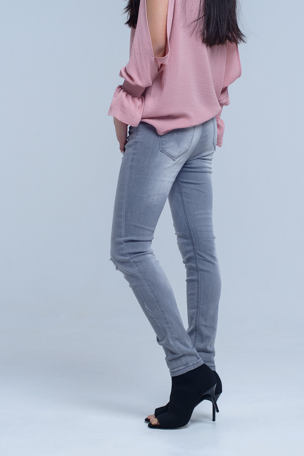 Gray jeans with rips detailJeans