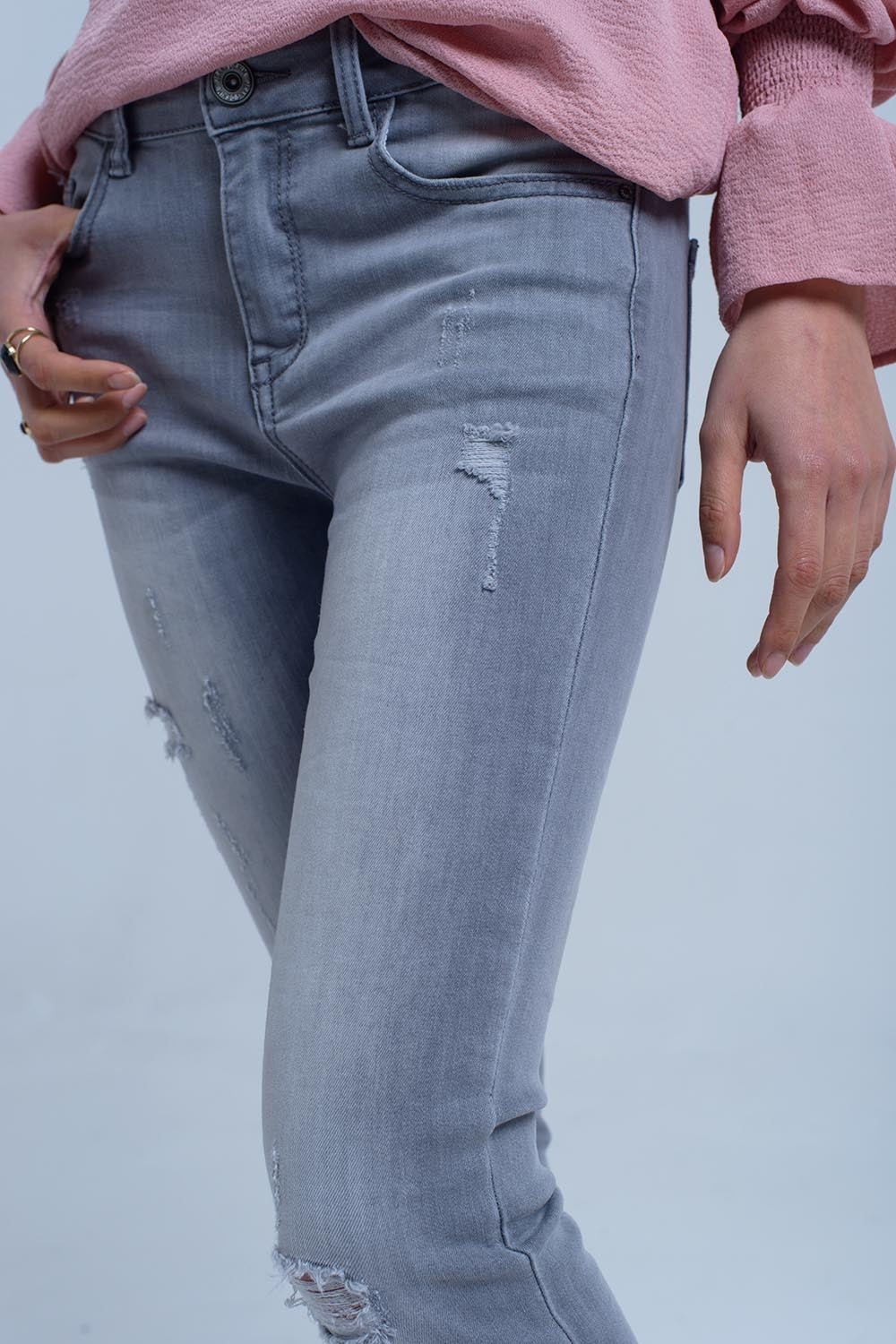 Gray jeans with rips detailJeans