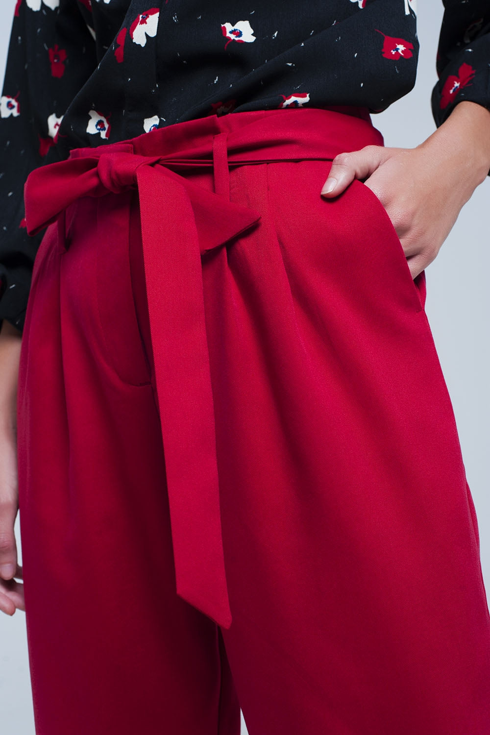 High waist red pants with beltPants
