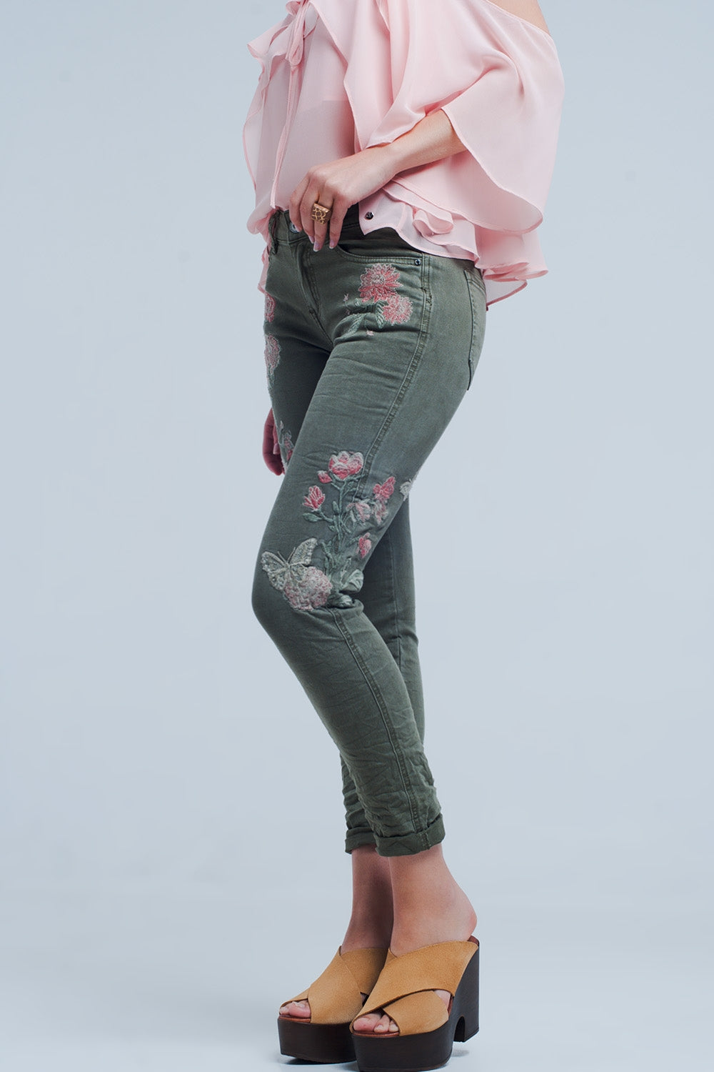 Q2 Khaki jeans with embroidered flower