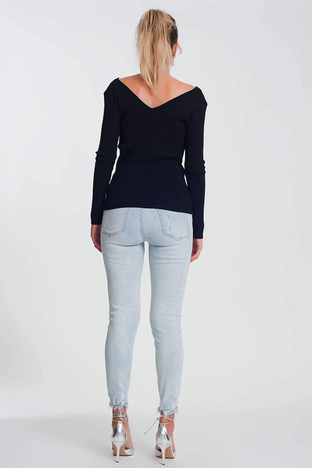 Knitted jumper in black with v backSweaters