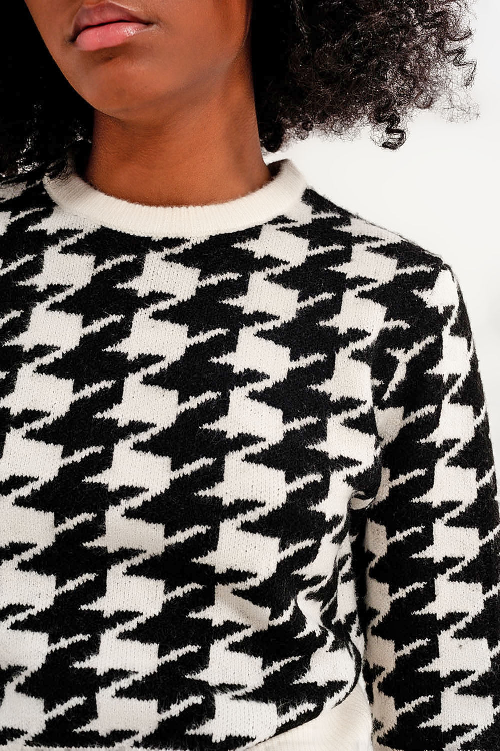 Knitted sweater with houndstooth pattern and long sleevesSweaters