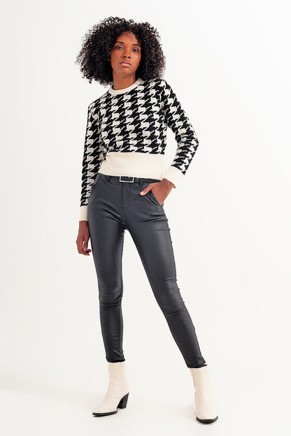 Knitted sweater with houndstooth pattern and long sleevesSweaters