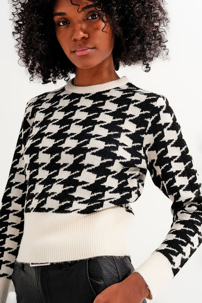 Knitted sweater with houndstooth pattern and long sleevesSweaters