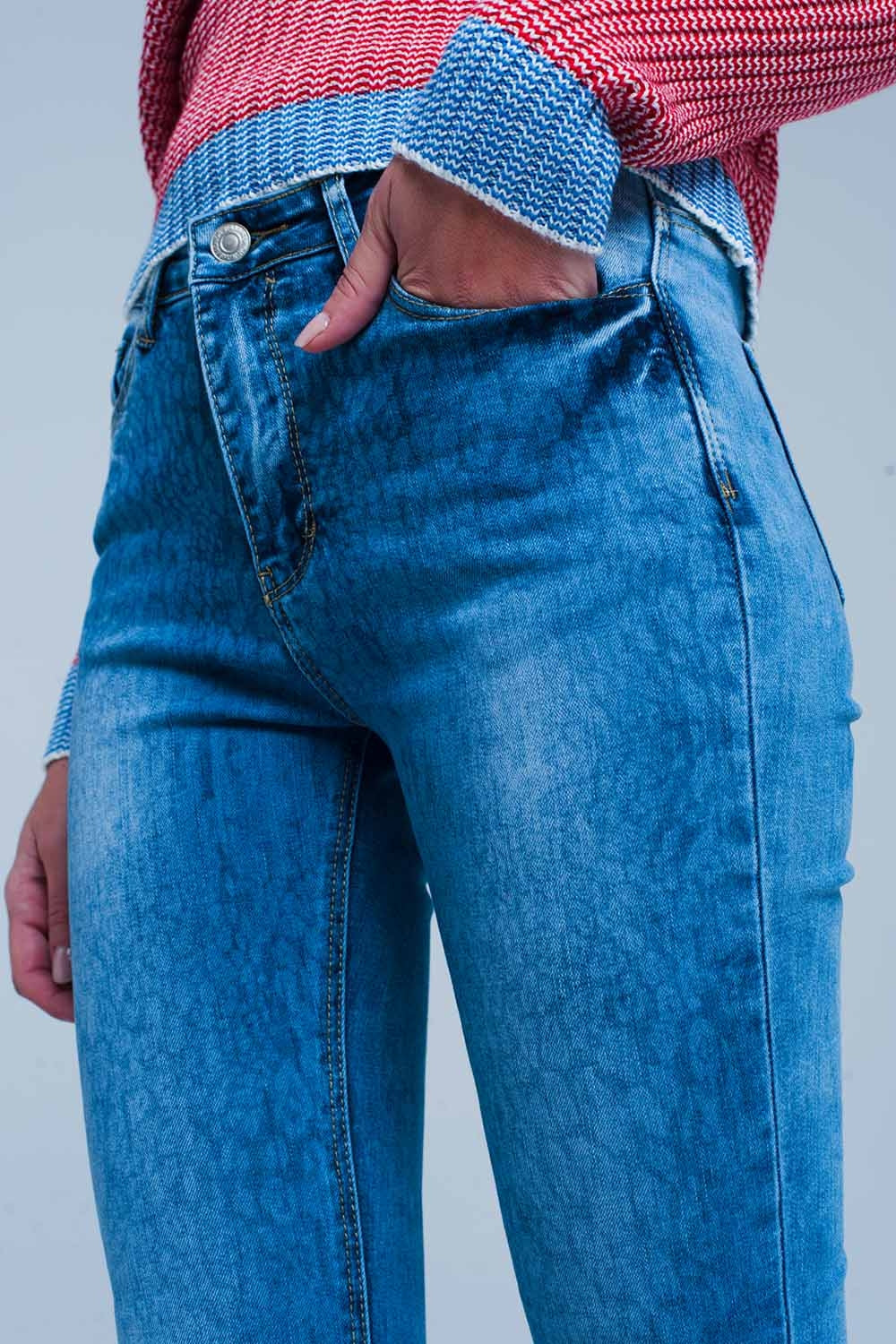 Medium wash skinny jeans with leopard printJeans