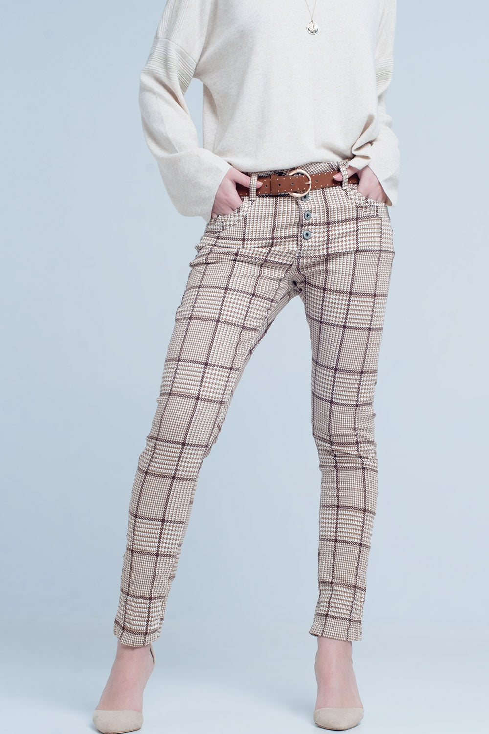 Q2 pants in beige check with button