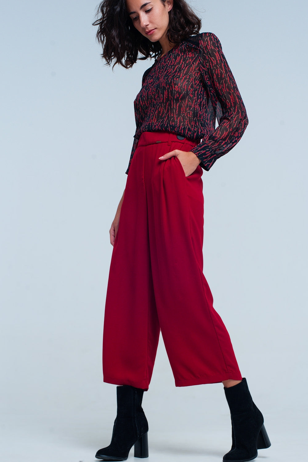 Q2 Red wide leg culottes with belt detail