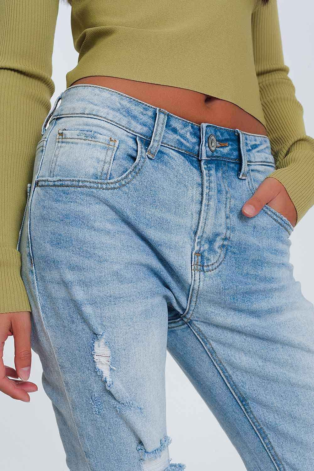 Ripped boyfriend jeans in light denimJeans