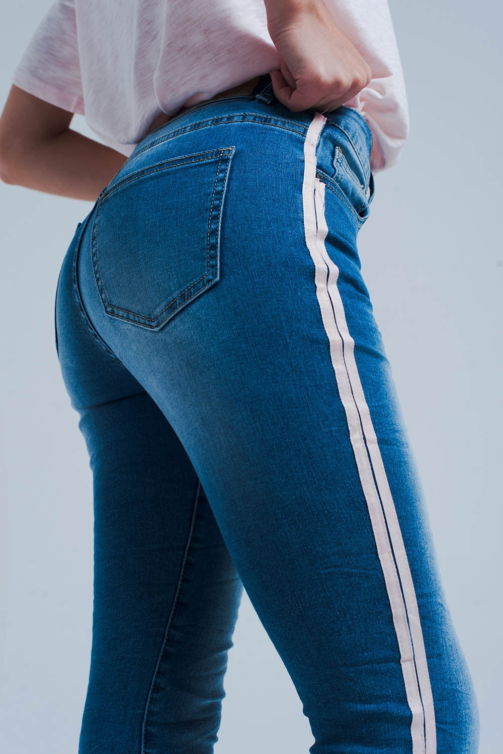 Q2 Skinny jeans with side seam stripes
