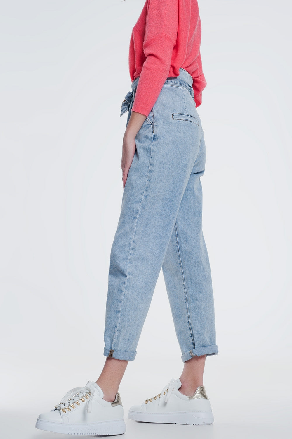 Straight cut jeans in light denim with beltJeans