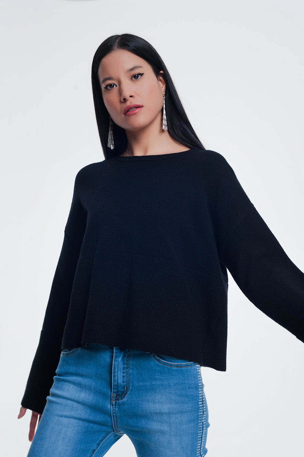 Q2 sweater with long sleeves in black