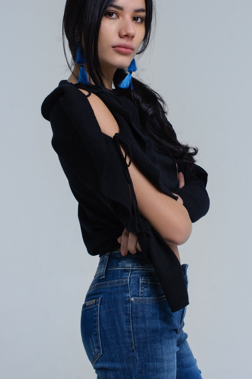 Q2 Sweater with tied ruffle sleeves in black