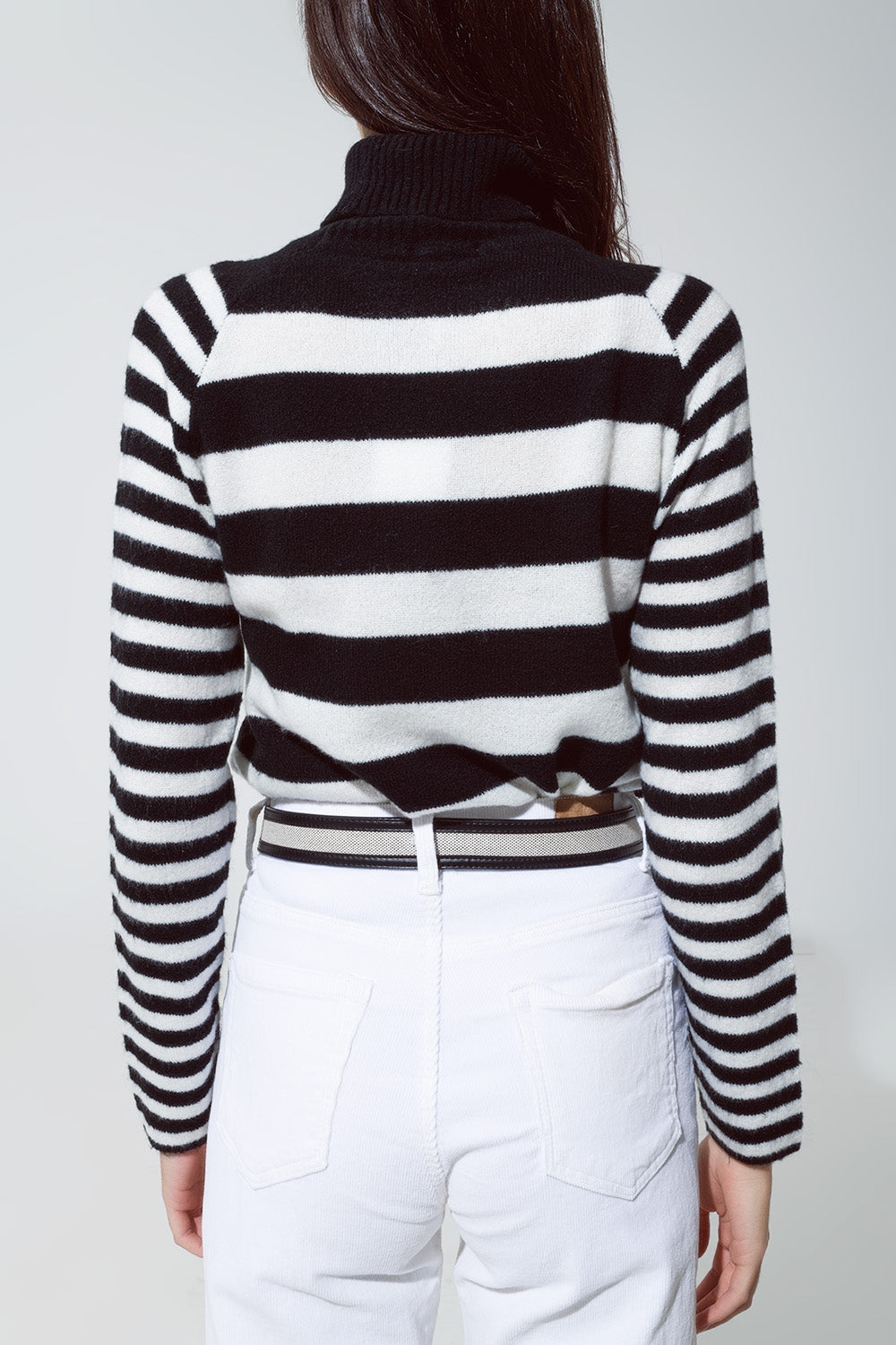 Turtleneck sweater with stripes in white and black