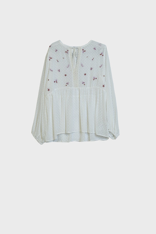 Q2 White chiffon blouse with flower embroidery